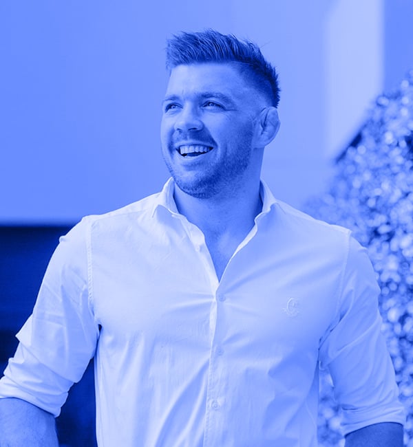 Dricus Du Plessis is CMTrading's brand ambassador. This image shows UFC fighter Dricus Du Plessis in an article related to his career.